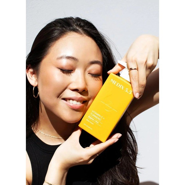 Medix 5.5 Medix 5.5 Vitamin C Turmeric Brightening Body Lotion - Ingredients View - for Sale in Kenya