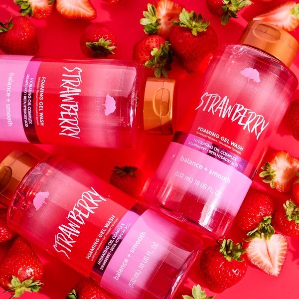 Tree Hut Tree Hut Strawberry Foaming Gel Wash - Angle View - for Sale in Kenya